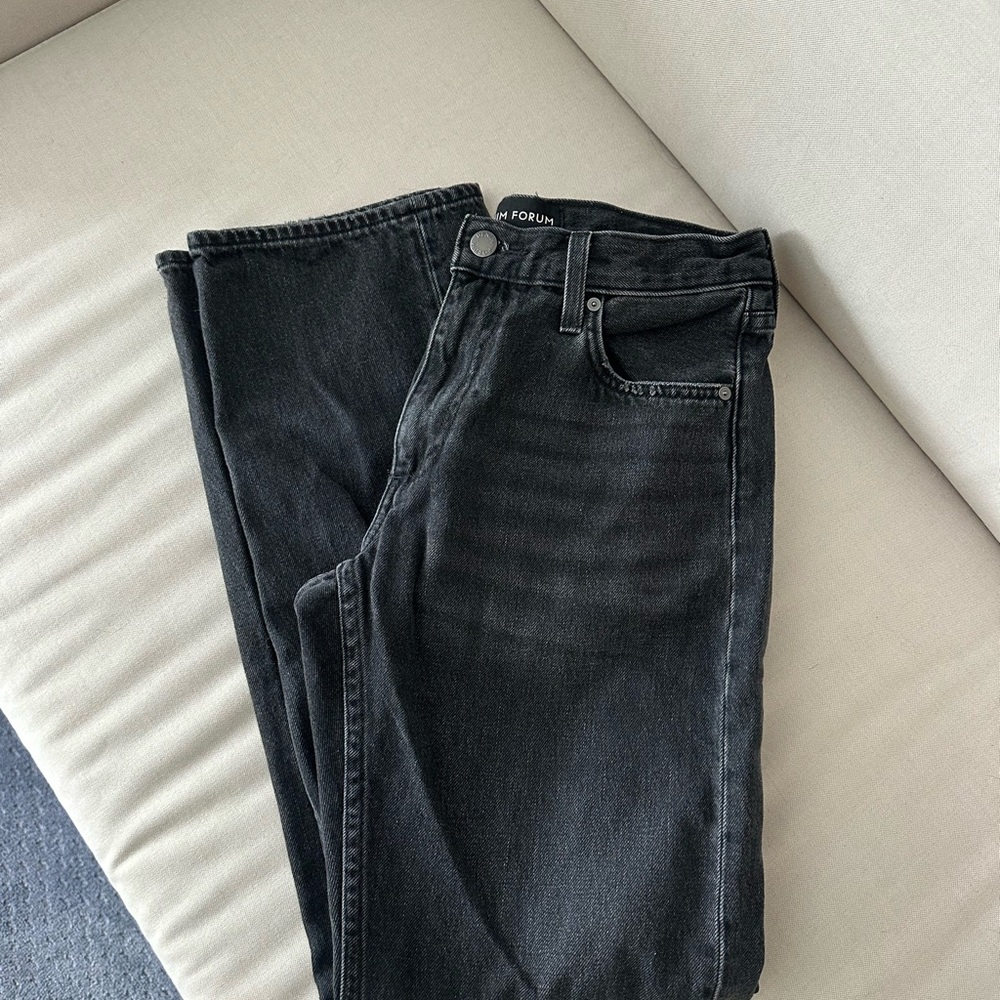 Denim Forum Slim LO Straight Black Jeans